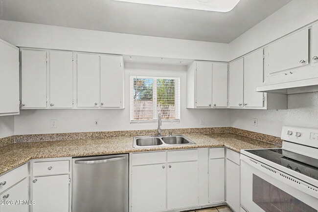 Building Photo - 7014 W Palo Verde Dr