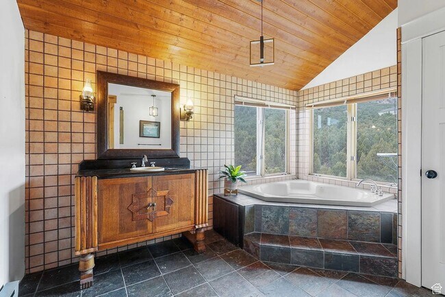 Building Photo - Scenic Mountain View Rental Minutes from Shopping & Trails!