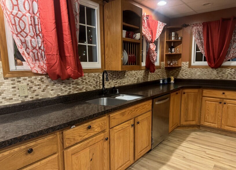 Building Photo - 109 Park St