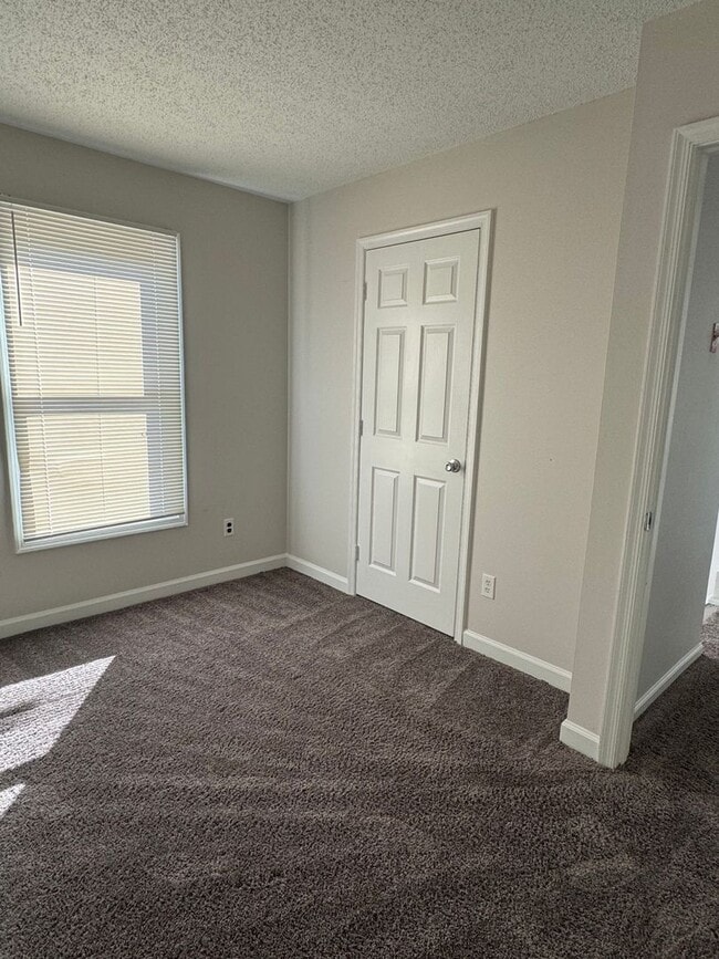 Building Photo - Yorkshire Downs Townhome