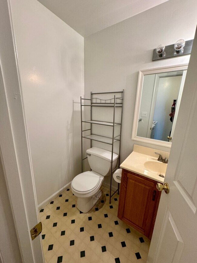 Building Photo - 809 Rockwood Dr