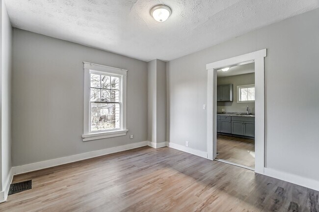 Building Photo - Three Bedroom Home for Lease in Dayton!