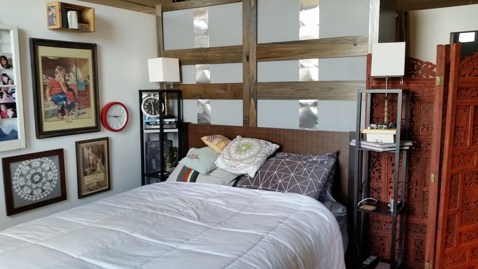 Master bedroom with walk in closet - 2261 Blake Street