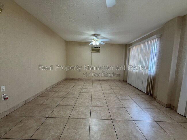Building Photo - 513 E Wickieup Ln