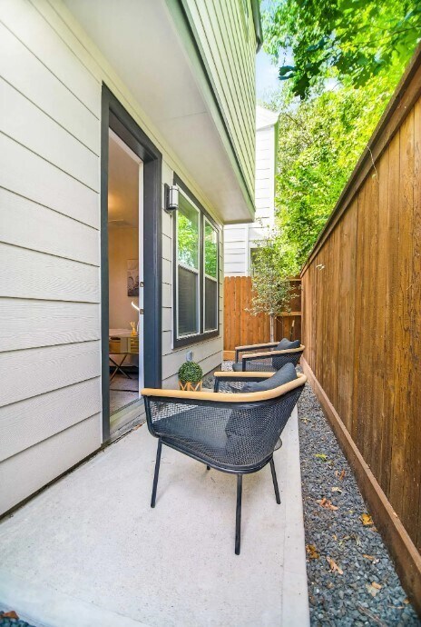 Building Photo - 703 Strawberry Pines Ct