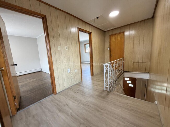 Building Photo - 1007 Stafford Ave