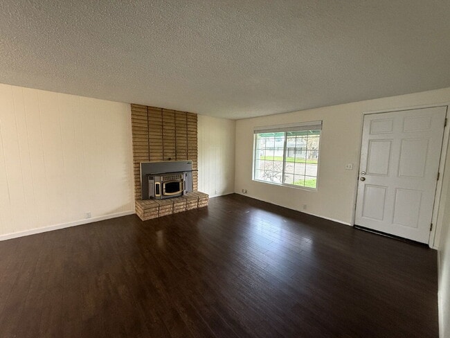 Building Photo - 2485 York St