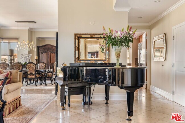 Building Photo - 10727 Wilshire Blvd