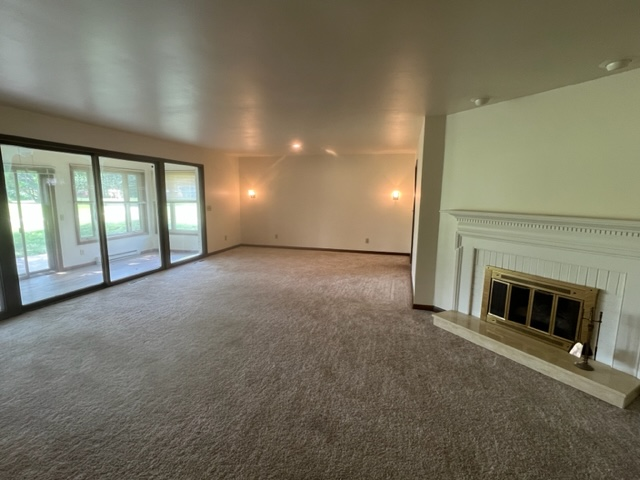 Absolutely great greatroom - 2113 S Duncan Rd