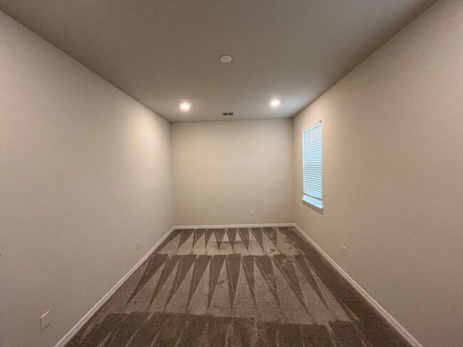 Building Photo - 5625 Cedar Chase Dr