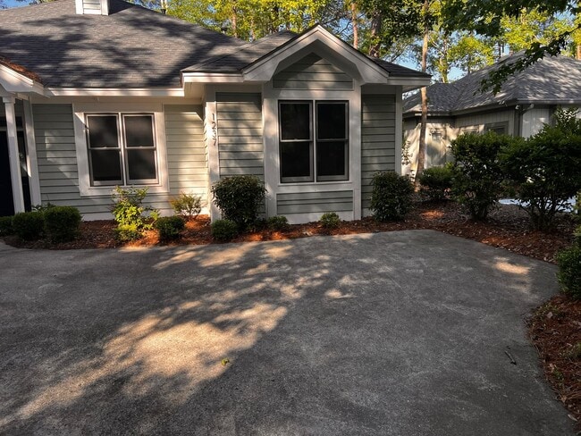 Building Photo - GORGEOUS 3 BEDROOM, 2.5 BATH HOME LOCATED IN TIDEWATER PLANTATION! AVAILABLE NOW!