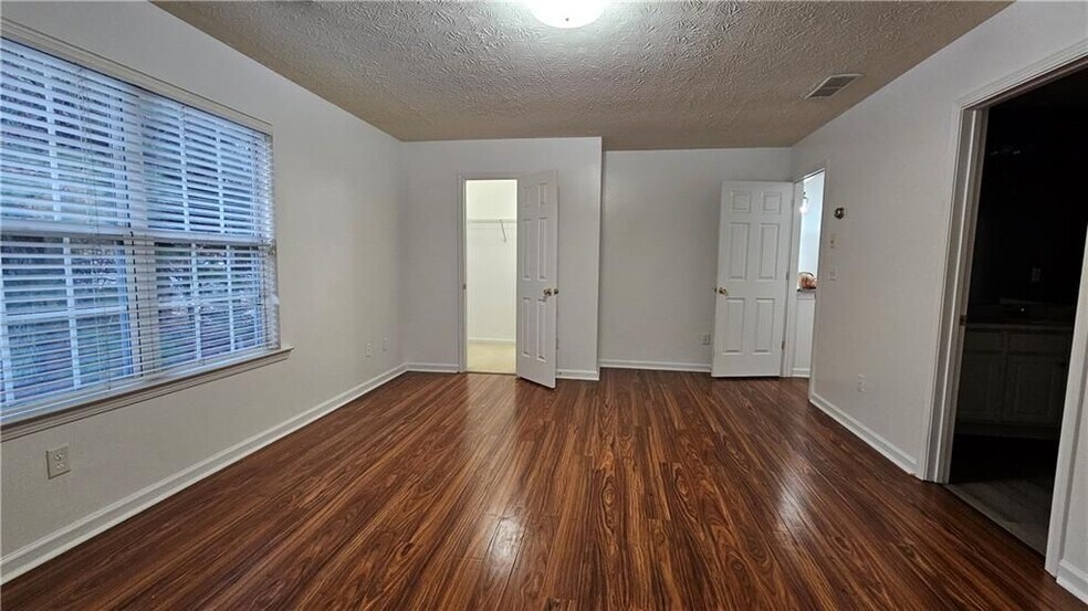 Building Photo - 1501 Parc Main St