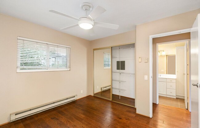 Building Photo - Large One Bedroom in University Heights wi...