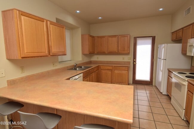 Building Photo - 2934 N Cardell Cir