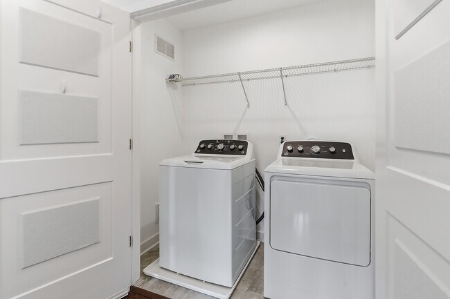 Building Photo - 26 River St