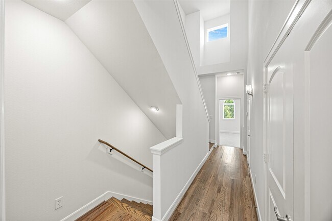 Building Photo - 719 Leverkuhn St