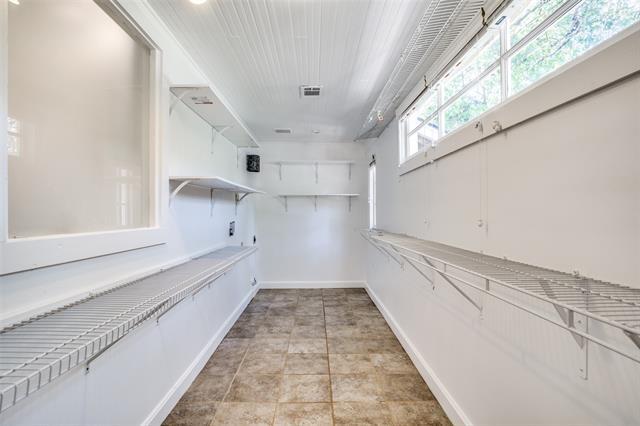 Building Photo - 1520 San Saba Dr