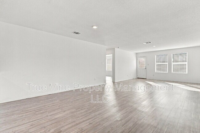 Building Photo - 2906 Millikan Dr