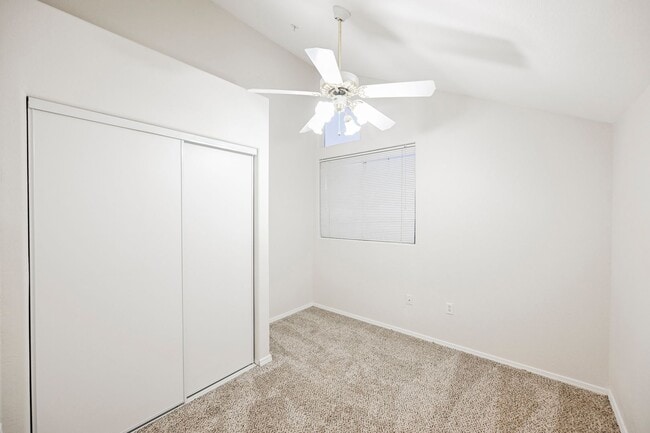 Building Photo - Gated Community townhome, with private garage