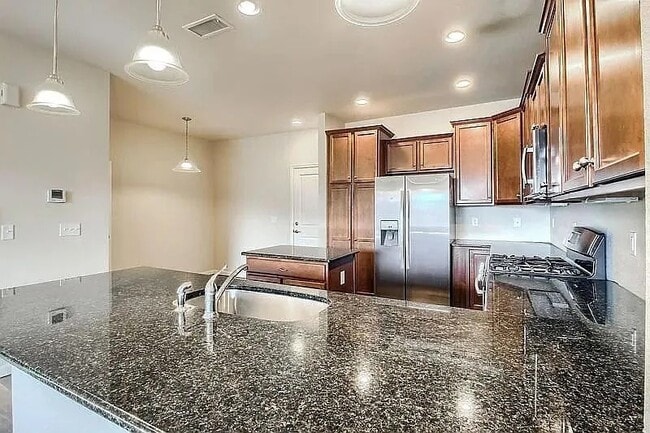 Building Photo - Lovely 2 bedroom townhouse in Centennial