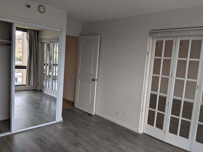 Building Photo - 5070 Likini St