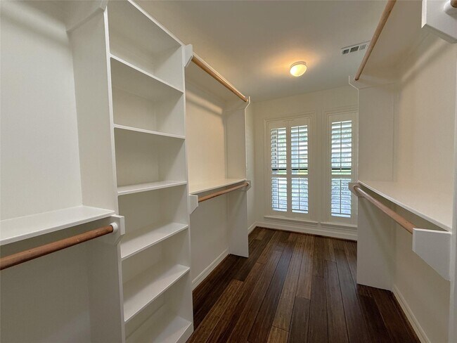 Building Photo - 5007 Shady Nook Ct