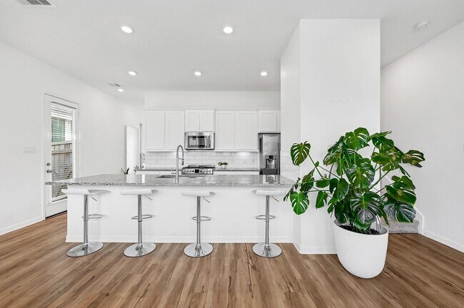 Building Photo - 4027 Balboa Dr