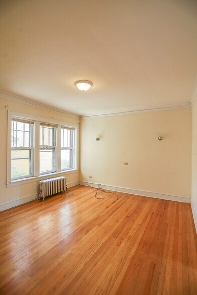 Building Photo - 4250 N Francisco Ave