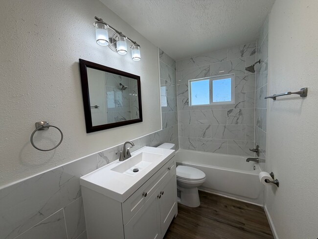 Building Photo - Updated 3 Bedroom Single Story Home Available Near Eubank Blvd NE & Constitution Ave NE!