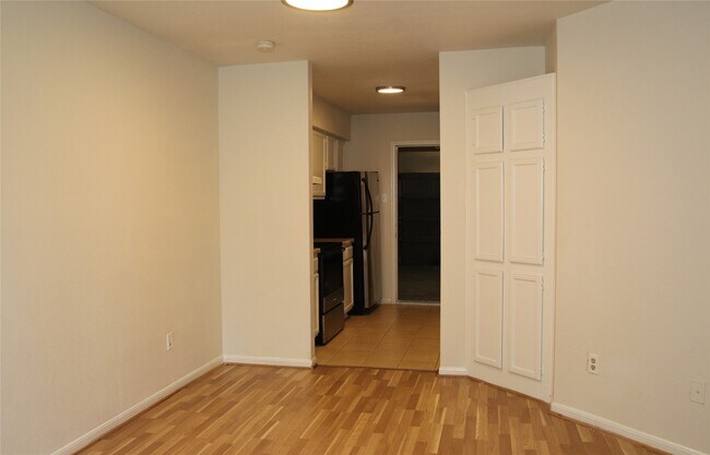 Building Photo - 2425 Holly Hall St