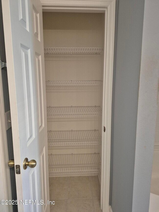 Building Photo - 5851 Parkstone Crossing Dr