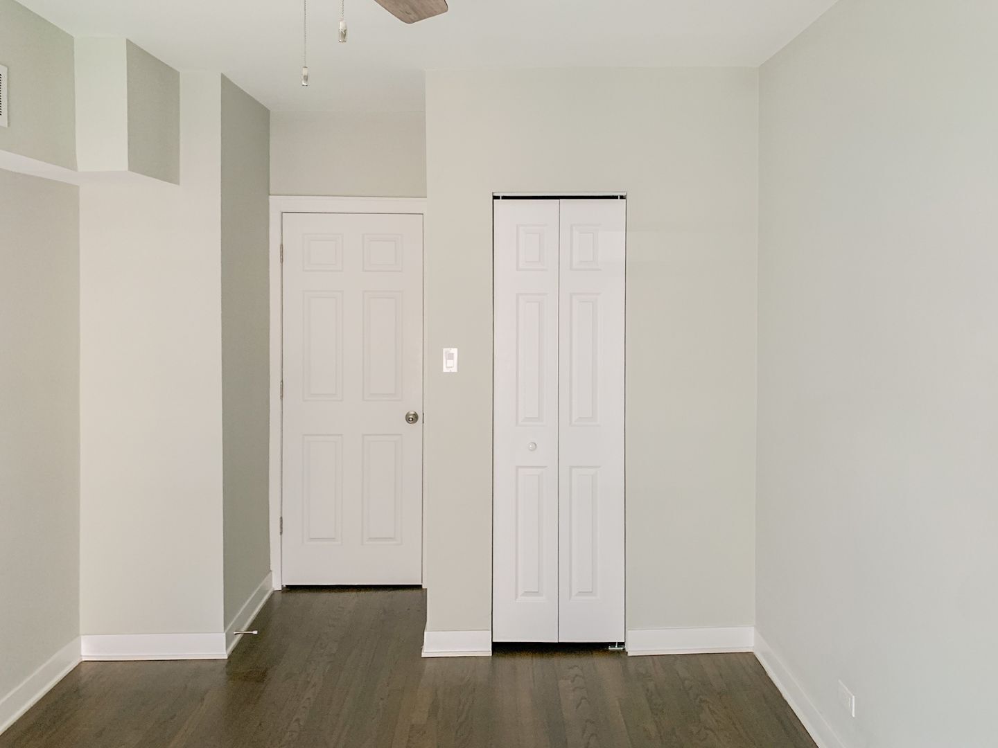 Building Photo - 1954 W Wilson Ave