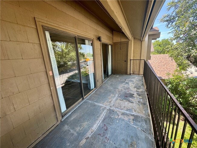 Building Photo - 1202 Thorpe Ln