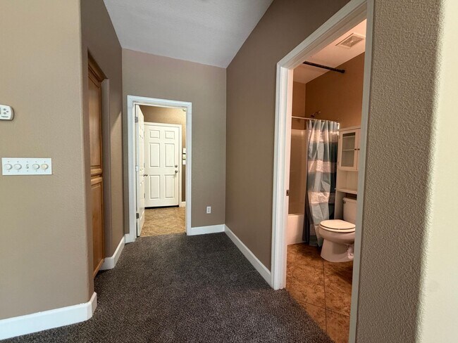 Building Photo - 3122 Mowbray Way