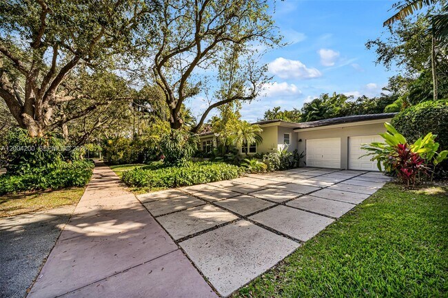 Building Photo - 1010 Placetas Ave