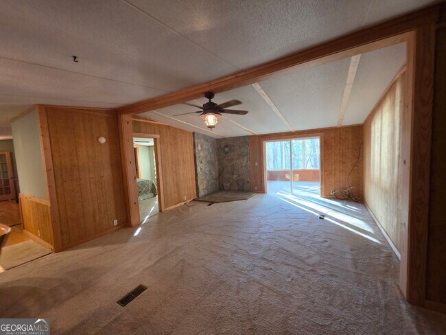 Building Photo - 2832 N Holcomb Dr