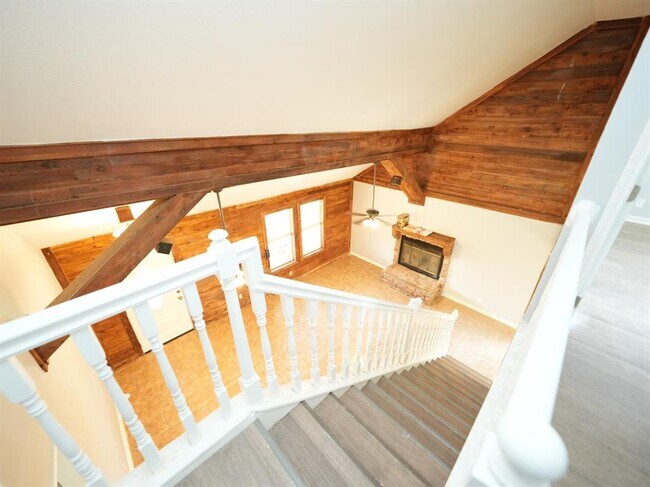 Building Photo - 625 Waugh Way