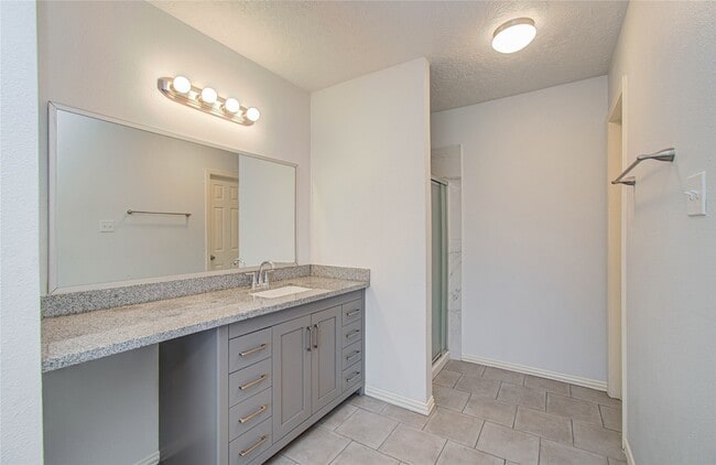 Building Photo - 2702 Fir Crest Ct