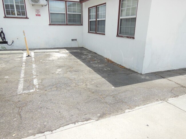 Building Photo - 135 S Verdugo Rd
