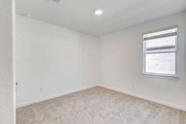 Building Photo - 625 Promise Land Ct