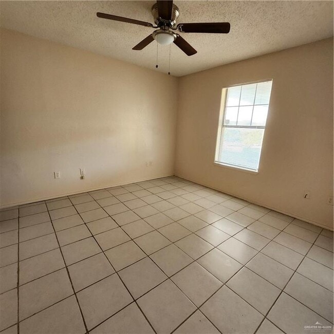 Building Photo - 9 Kimberly Ln