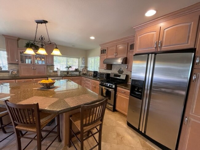 Building Photo - Gorgeous updated single level home in S.Wa...