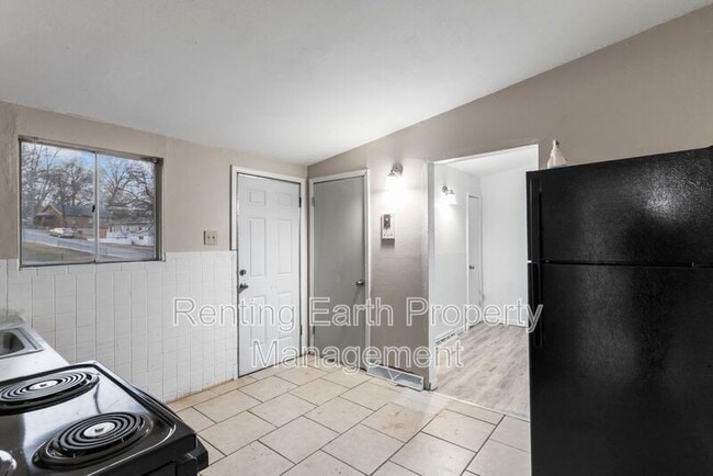 Building Photo - 801 Thomas Ave