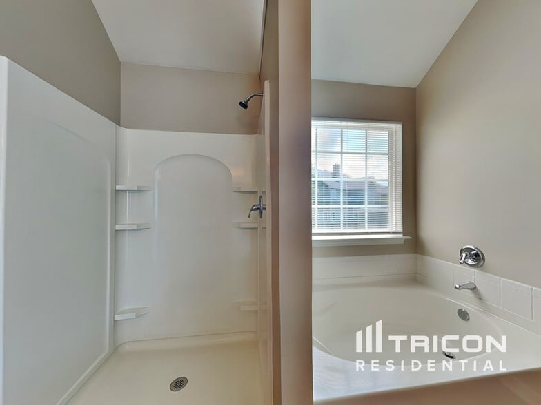 Building Photo - 146 Madelia Pl