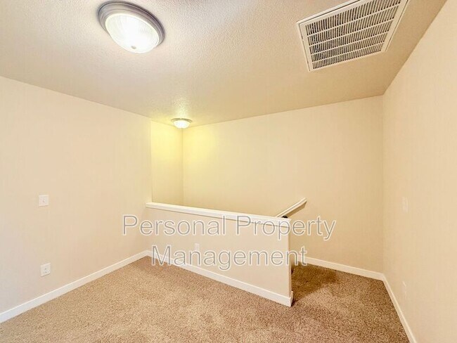 Building Photo - 6108 NE 71st Ave