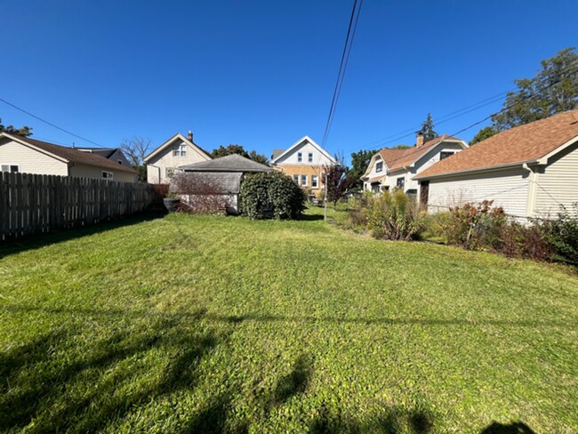 Building Photo - 334 N 60th St