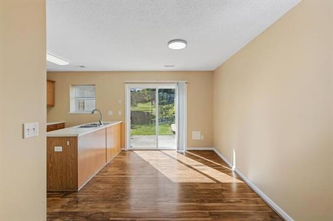 Building Photo - Two Master Suite Townhouse in Avalon Woods