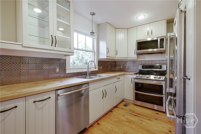 Building Photo - 145 Hendrix Ave