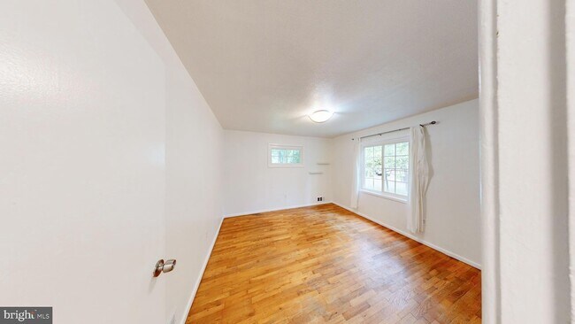 Building Photo - 400 Dean Dr