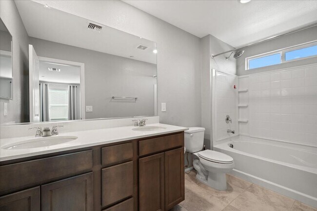 Building Photo - Fabulous Home!